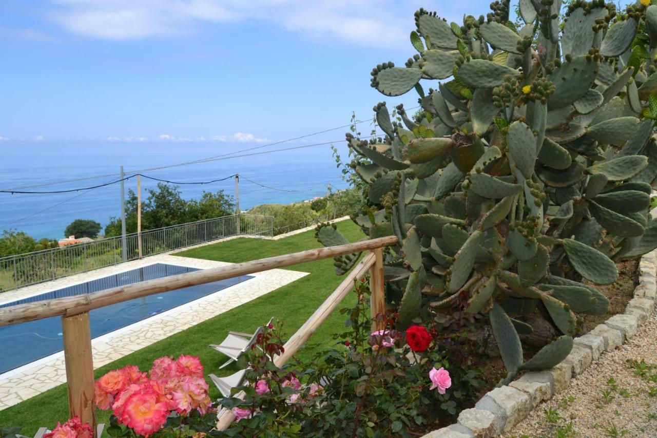 Borgo Rosso Di Sera Resort ซานลูซิโด ภายนอก รูปภาพ